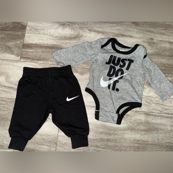 Nike outfit - Picture 1 of 1